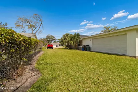 Exterior - 12 Cameo Cir, Ormond Beach, FL 32174 photo 5 of 7