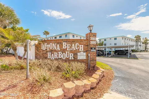 3015 N Halifax Ave, Daytona Beach, FL 32118
