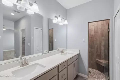Bath - 1222 Willow Oak Dr, Edgewater, FL 32132 photo 2 of 3