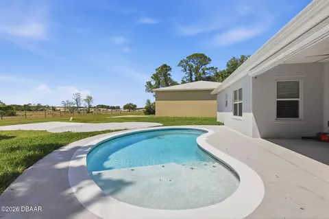Exterior - 1222 Willow Oak Dr, Edgewater, FL 32132 photo 5 of 8