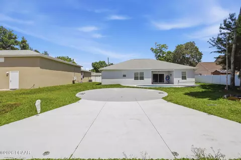 Exterior - 1222 Willow Oak Dr, Edgewater, FL 32132 photo 6 of 8