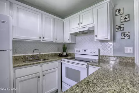 Kitchen - 106 Cardinal Dr, Ormond Beach, FL 32176 photo 4 of 5