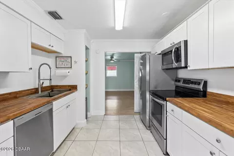 Kitchen - 672 Cordova Ave, Ormond Beach, FL 32174 photo 4 of 4