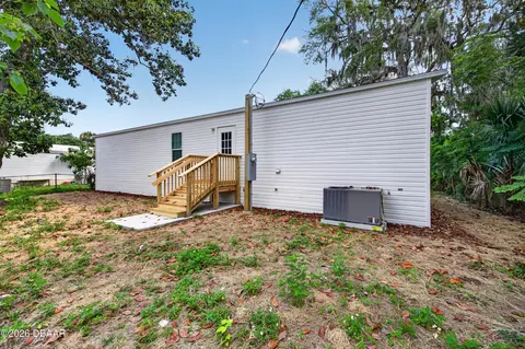 Exterior - 702 Virginia Ter, Ormond Beach, FL 32174 photo 3 of 4