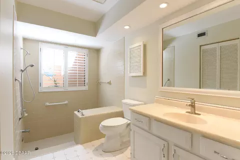 Bath - 105 Horseshoe Trl, Ormond Beach, FL 32174 photo 4 of 8