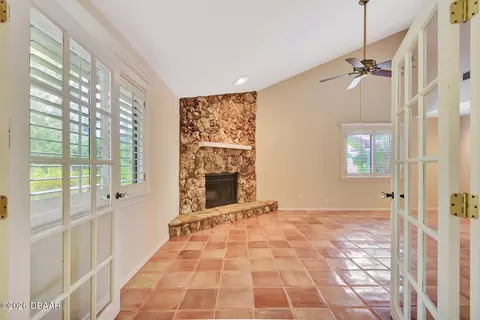 Living - 105 Horseshoe Trl, Ormond Beach, FL 32174 photo 4 of 10