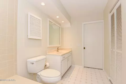 Bath - 105 Horseshoe Trl, Ormond Beach, FL 32174 photo 1 of 8