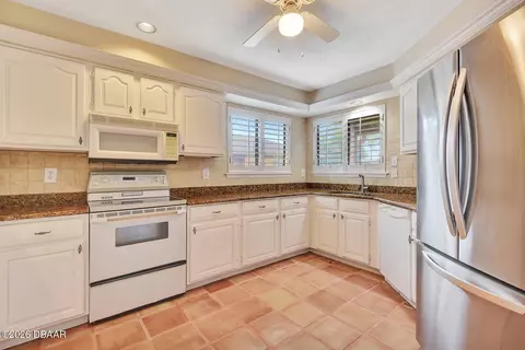 Kitchen - 105 Horseshoe Trl, Ormond Beach, FL 32174 photo 1 of 3