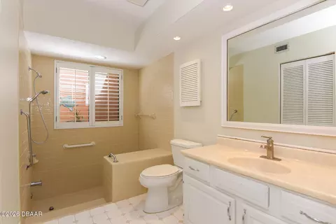 Bath - 105 Horseshoe Trl, Ormond Beach, FL 32174 photo 6 of 8