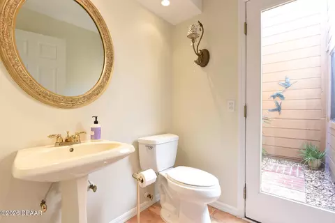Bath - 105 Horseshoe Trl, Ormond Beach, FL 32174 photo 2 of 8