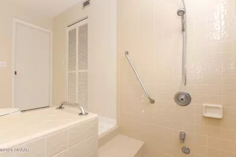 Bath - 105 Horseshoe Trl, Ormond Beach, FL 32174 photo 3 of 8