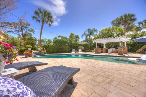 Exterior - 105 Riverside Dr, Ormond Beach, FL 32176 photo 18 of 24
