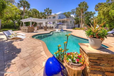 Exterior - 105 Riverside Dr, Ormond Beach, FL 32176 photo 17 of 24