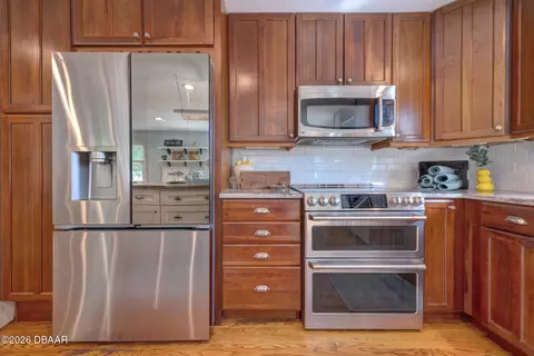 Kitchen - 105 Riverside Dr, Ormond Beach, FL 32176 photo 4 of 7