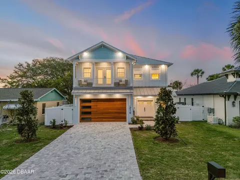 210 Due East St, New Smyrna Beach, FL 32169