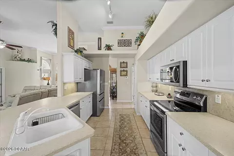 Kitchen - 11 Crescent Lake Way, Ormond Beach, FL 32174 photo 4 of 5