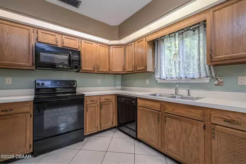 Kitchen - 99 Old Barn Trl, Ormond Beach, FL 32174 photo 2 of 2