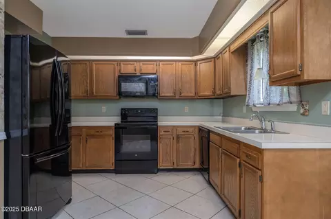 Kitchen - 99 Old Barn Trl, Ormond Beach, FL 32174 photo 1 of 2