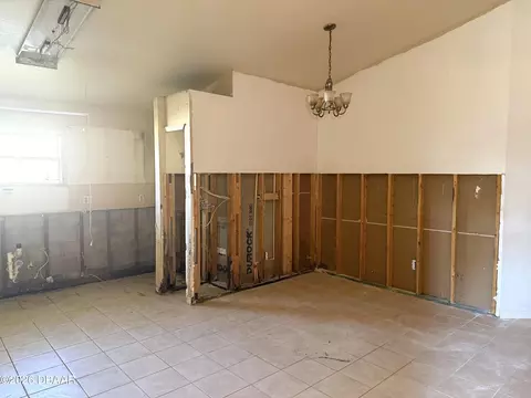 Kitchen - 250 Willow Pl, Ormond Beach, FL 32174 photo 2 of 2