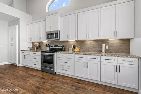 Kitchen - 1 Sand Point Cir, Ormond Beach, FL 32174 photo 2 of 4