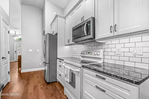 Kitchen - 110 Lakebluff Dr, Ormond Beach, FL 32174 photo 4 of 5