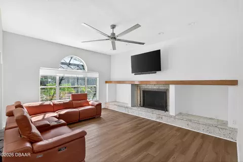 Living - 21 Forest View Way, Ormond Beach, FL 32174 photo 6 of 7