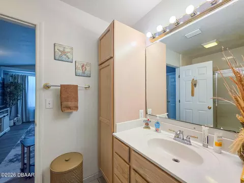 Bath - 121 E Palm Way, Edgewater, FL 32132 photo 5 of 12