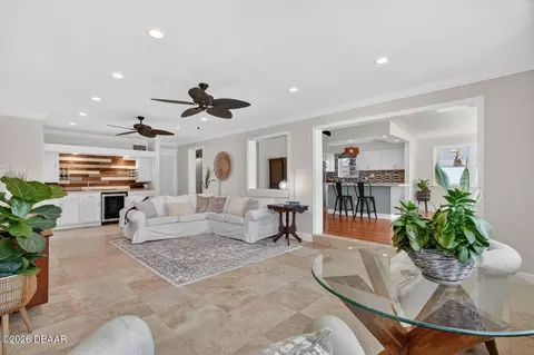 Living - 215 Ocean Ter, Ormond Beach, FL 32176 photo 2 of 4