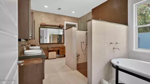 Bath - 3 Ashford Lakes Dr, Ormond Beach, FL 32174 photo 1 of 11