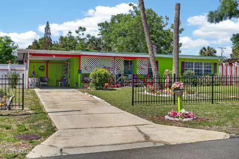 1304 Hillcrest Dr, Daytona Beach, FL 32114