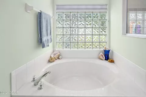 Bath - 8 Gale Ln, Ormond Beach, FL 32174 photo 2 of 3