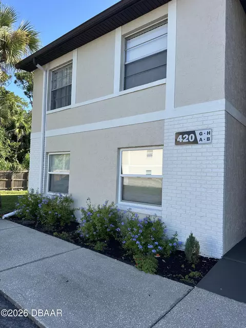420 Banana Cay Dr, South Daytona, FL 32119