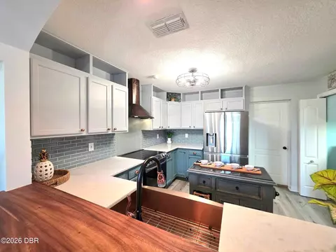 Kitchen - 5 Sunny Beach Dr, Ormond Beach, FL 32176 photo 2 of 5