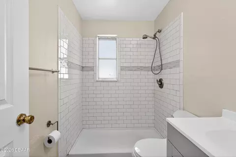 Bath - 128 Oakridge Ave, Edgewater, FL 32132 photo 2 of 2