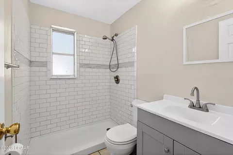 Bath - 128 Oakridge Ave, Edgewater, FL 32132 photo 1 of 2