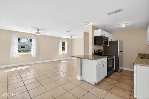 Living - 128 Oakridge Ave, Edgewater, FL 32132 photo 6 of 8