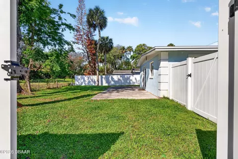 Exterior - 128 Oakridge Ave, Edgewater, FL 32132 photo 9 of 12