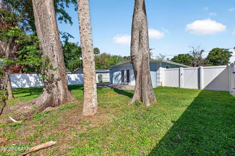 Exterior - 128 Oakridge Ave, Edgewater, FL 32132 photo 4 of 12