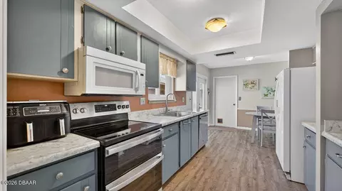 Kitchen - 304 Gatewood Ct, Ormond Beach, FL 32174 photo 4 of 4