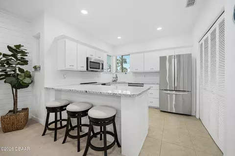 Kitchen - 41 Magnolia Dr S, Ormond Beach, FL 32174 photo 1 of 4