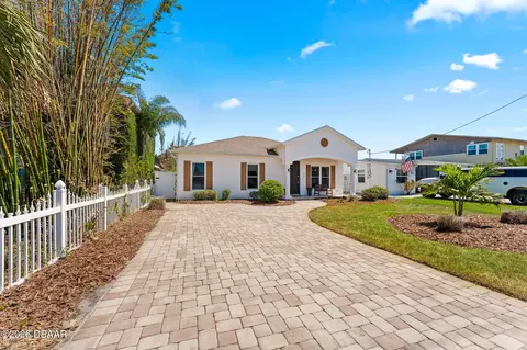 827 E 26th Ave E, New Smyrna Beach, FL 32169