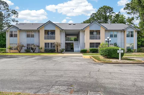 101 Bent Tree Dr, Daytona Beach, FL 32114