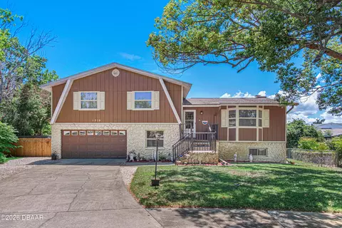 1319 S Paradise Ln, Daytona Beach, FL 32119