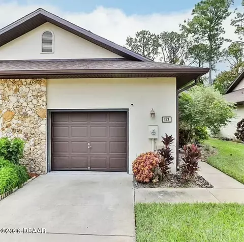 121 Dovecote Ln, Daytona Beach, FL 32114