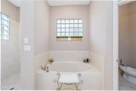 Bath - 1512 Kilrush Dr, Ormond Beach, FL 32174 photo 3 of 5