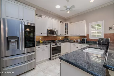 Kitchen - 1512 Kilrush Dr, Ormond Beach, FL 32174 photo 4 of 5