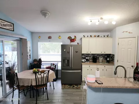 Kitchen - 1976 Myrtle Jo Dr, Ormond Beach, FL 32174 photo 2 of 9