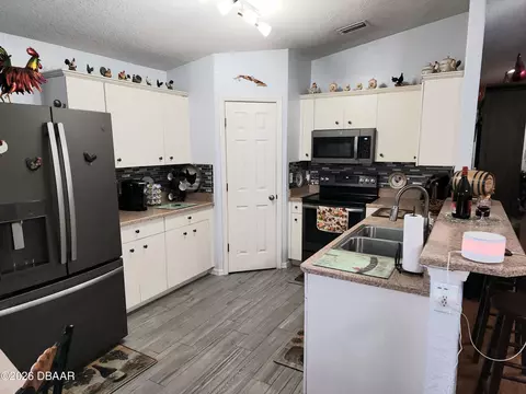 Kitchen - 1976 Myrtle Jo Dr, Ormond Beach, FL 32174 photo 4 of 9