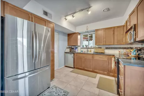 Kitchen - 715 Alcazar Ave, Ormond Beach, FL 32174 photo 3 of 5