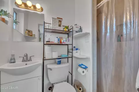 Bath - 715 Alcazar Ave, Ormond Beach, FL 32174 photo 1 of 2